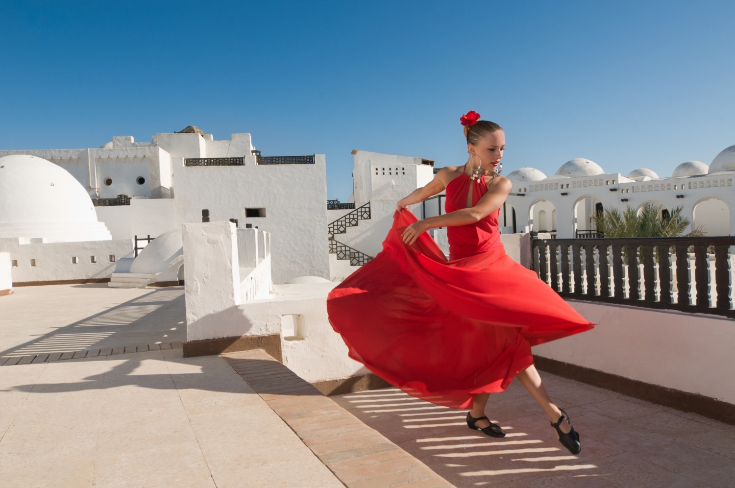 descubre las tradiciones y cultura del mediterraneo en un crucero