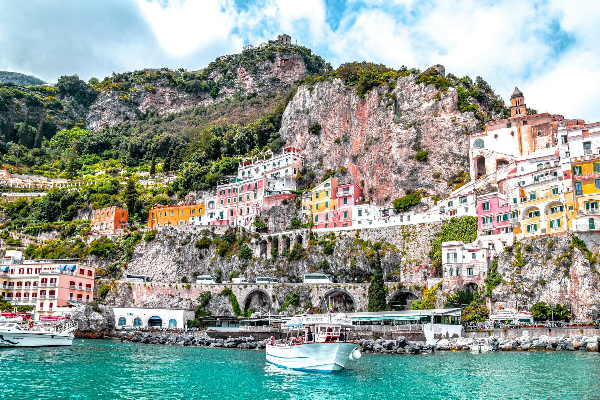 la-costa-de-amalfi-un-viaje-en-crucero-que-no-puedes-perderte.jpg